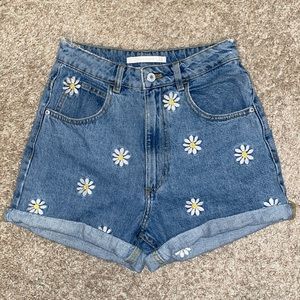 High rise denim shorts with embroidered daisies